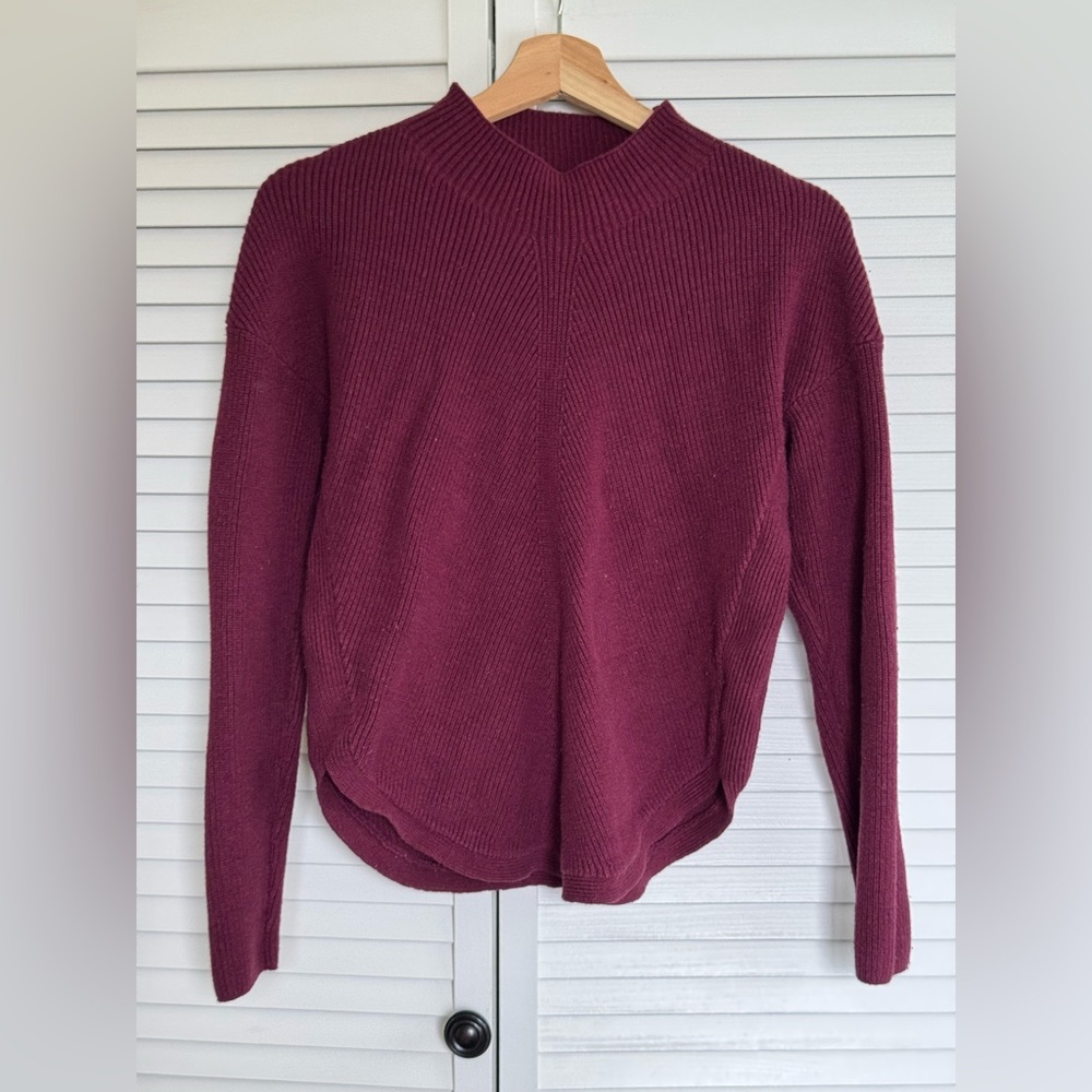 Banana Republic Women's Burgundy Sweater | XS